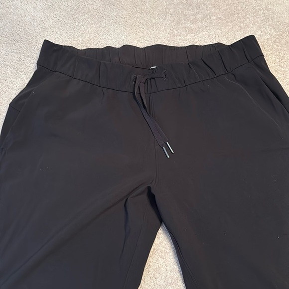 Lululemon Luxtreme On the Fly Crop Pants, Size 12 - Picture 7 of 15